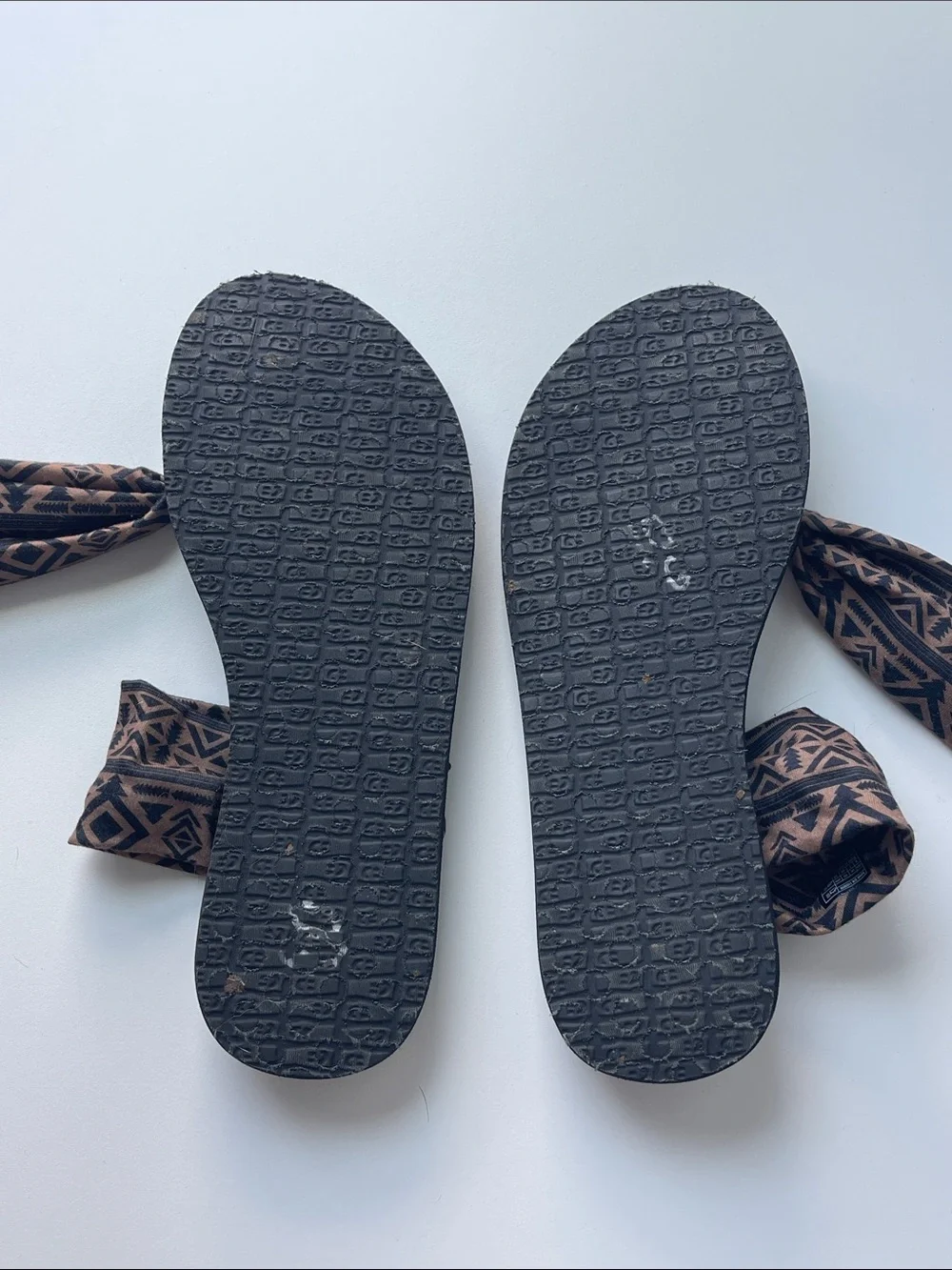 Sanuk size 9 EU 40